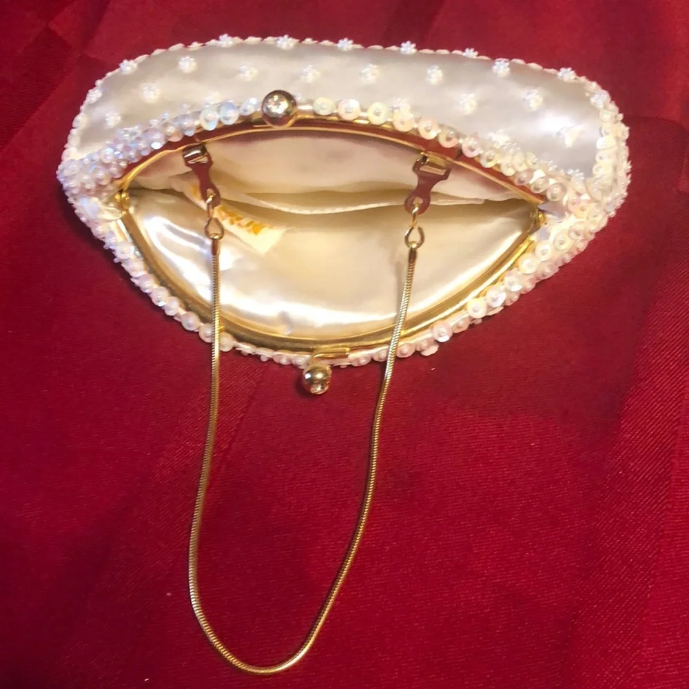 PreOwned-Vintage “Goldco” Satin with sequins & small white pearl beads-so shiny - Picture 4 of 8